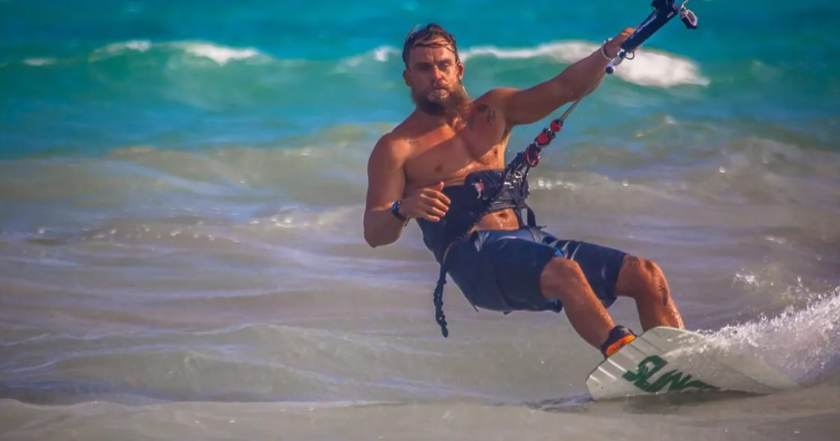 Kiteboarding lessons in Playa del Carmen